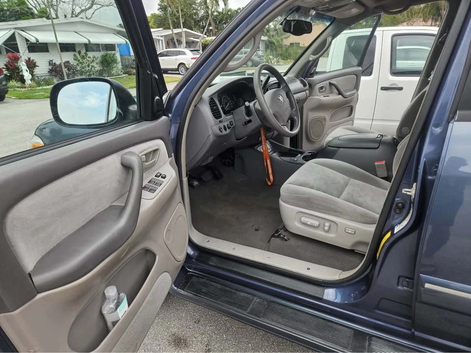 2005 Toyota Sequoia 1st Gen - Image 4 of 9
