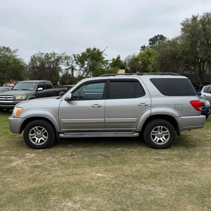 2005 Toyota Sequoia 1st Gen - Image 2 of 20