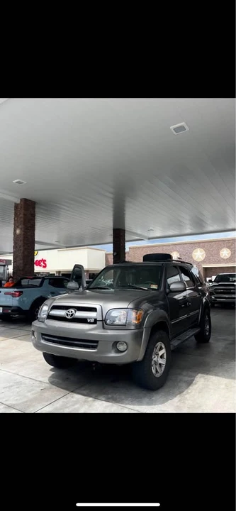 2005 Toyota Sequoia 1st Gen - Image 7 of 9