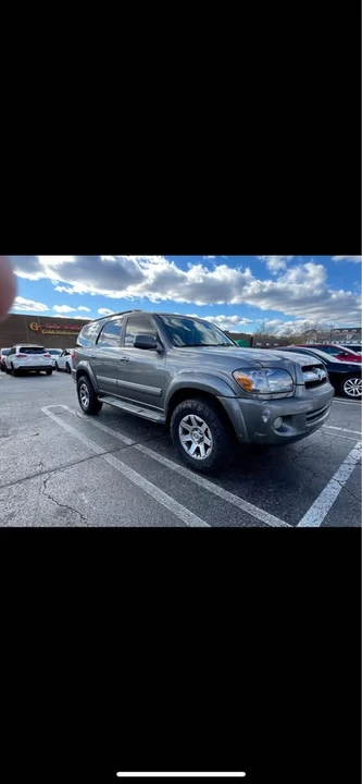 2005 Toyota Sequoia 1st Gen - Image 6 of 9