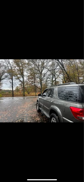 2005 Toyota Sequoia 1st Gen - Image 3 of 9