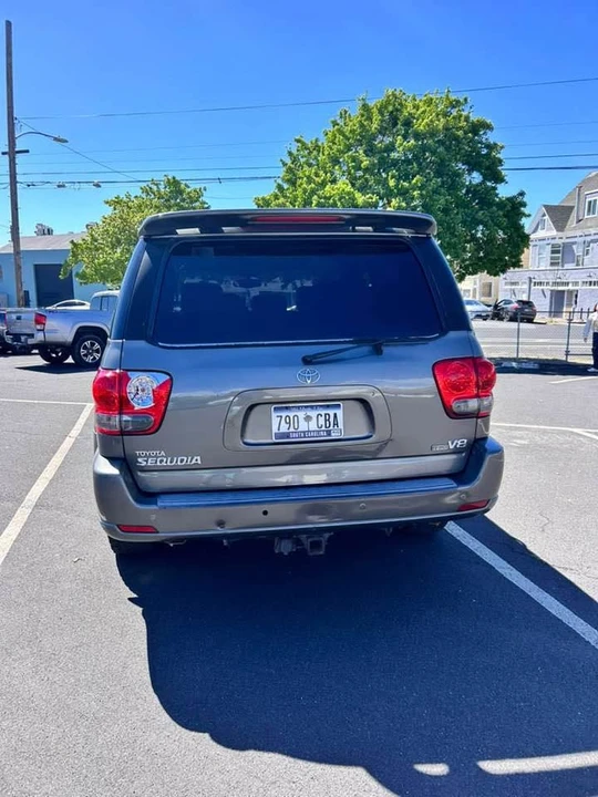2005 Toyota Sequoia 1st Gen - Image 6 of 10