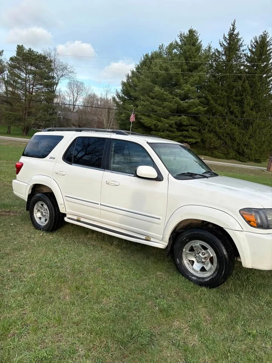 2005 Toyota Sequoia 1st Gen - Image 2 of 11