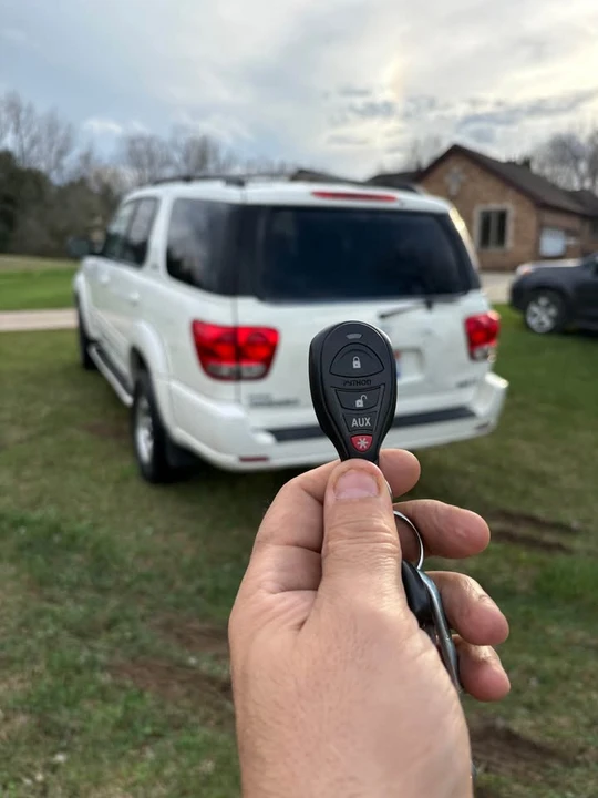 2005 Toyota Sequoia 1st Gen - Image 5 of 11