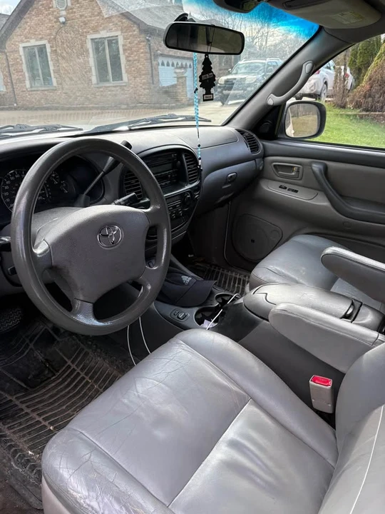 2005 Toyota Sequoia 1st Gen - Image 9 of 11