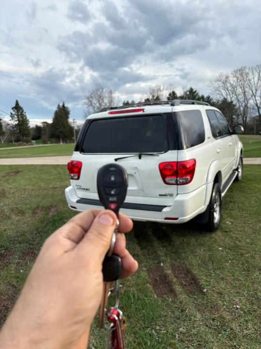 2005 Toyota Sequoia 1st Gen - Image 6 of 11