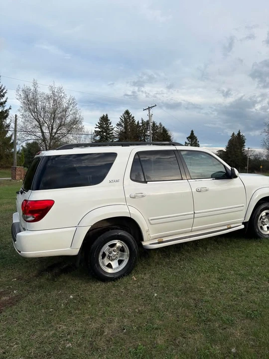 2005 Toyota Sequoia 1st Gen - Image 3 of 11