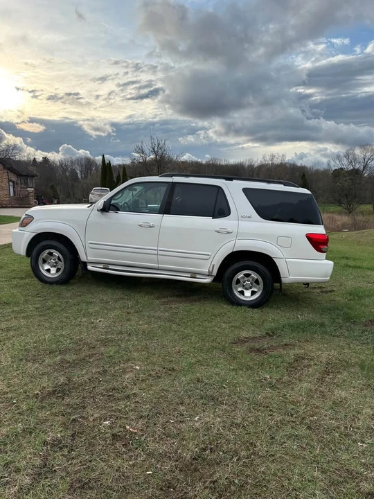 2005 Toyota Sequoia 1st Gen - Image 4 of 11
