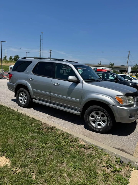 2005 Toyota Sequoia 1st Gen - Image 2 of 7