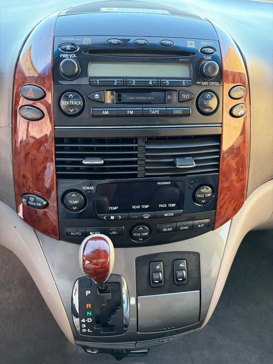 2005 Toyota Sienna 2nd Gen - Image 11 of 13