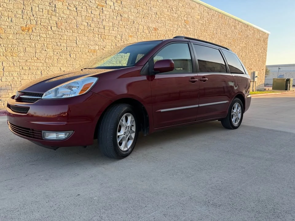 2005 Toyota Sienna 2nd Gen - Image 3 of 13