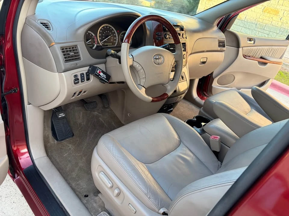 2005 Toyota Sienna 2nd Gen - Image 8 of 13