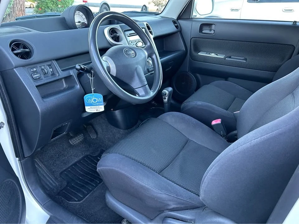 2005 Scion xB - Image 4 of 9