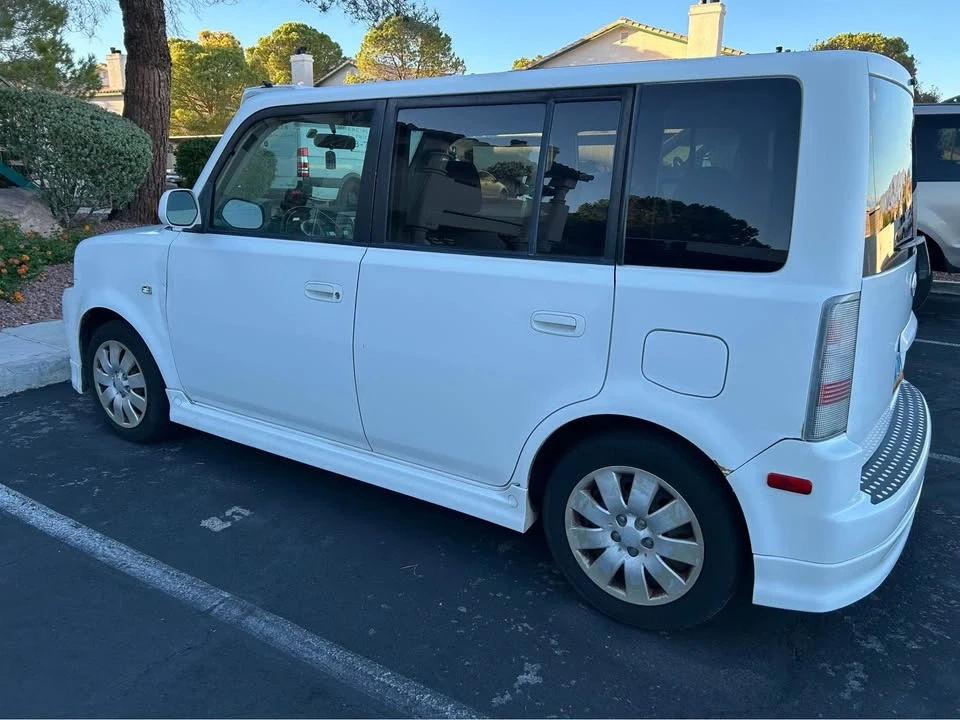 2005 Scion xB - Image 2 of 9