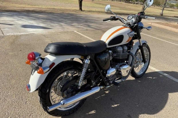 2005 Triumph New Bonneville - Image 2 of 6