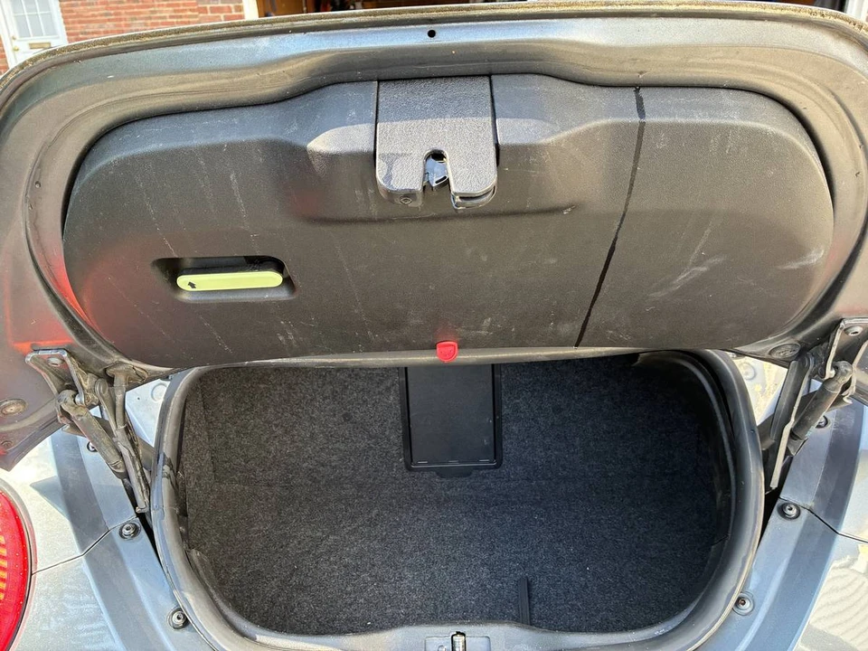 2005 Volkswagen New Beetle - Image 12 of 21