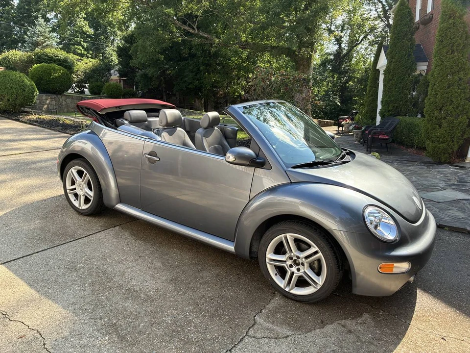 2005 Volkswagen New Beetle - Image 8 of 21