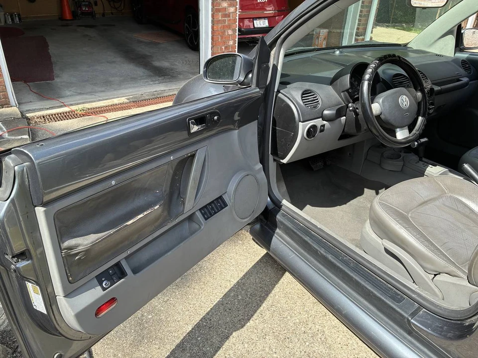 2005 Volkswagen New Beetle - Image 13 of 21