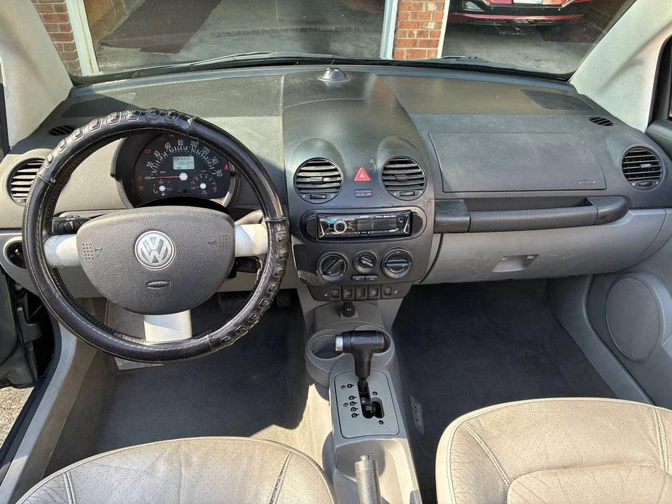 2005 Volkswagen New Beetle - Image 5 of 21