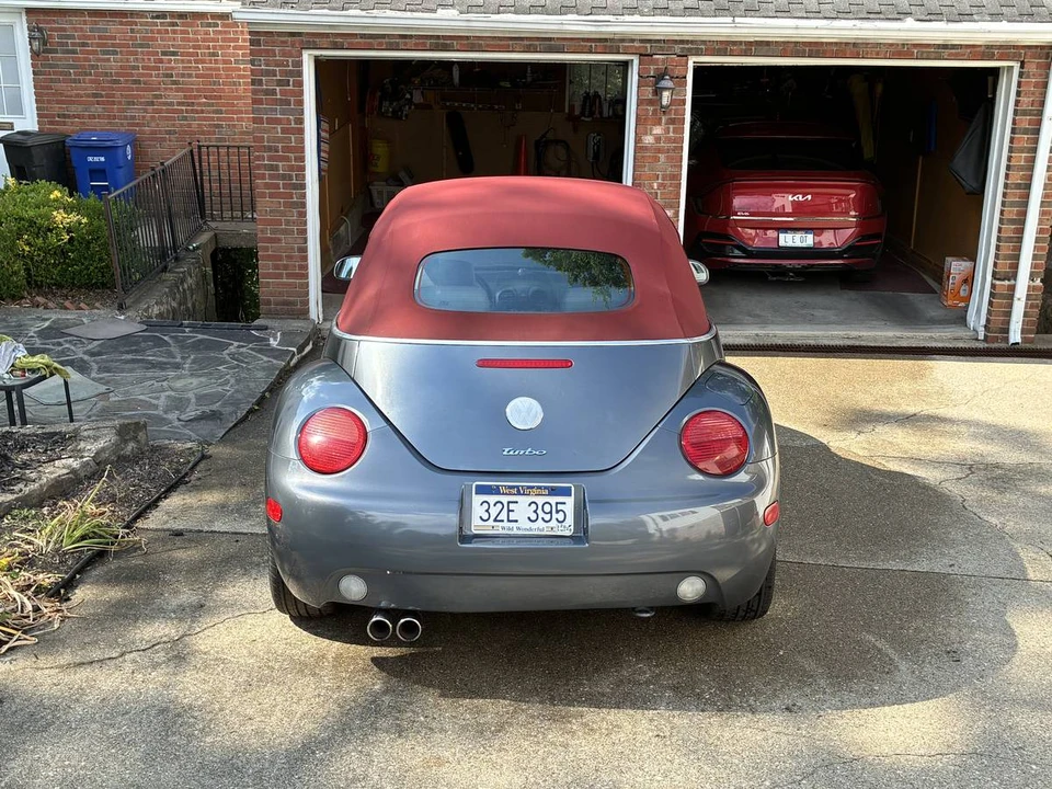 2005 Volkswagen New Beetle - Image 18 of 21