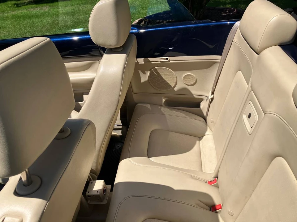 2005 Volkswagen New Beetle - Image 17 of 19