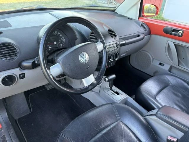 2005 Volkswagen New Beetle - Image 10 of 18