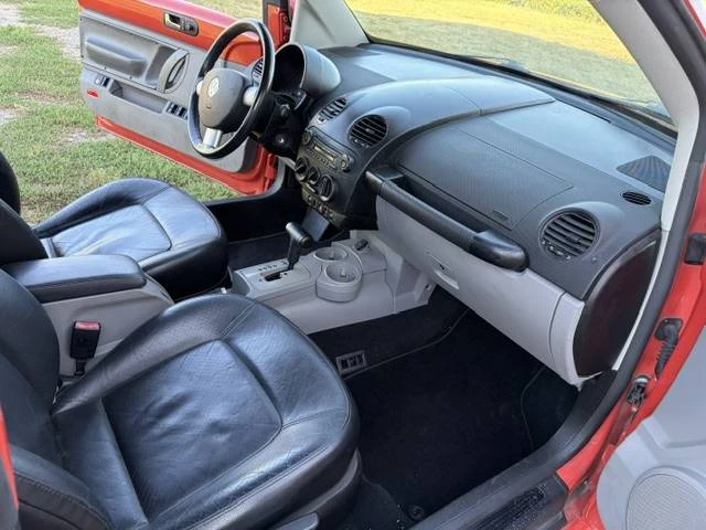 2005 Volkswagen New Beetle - Image 11 of 18