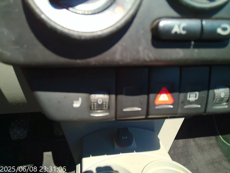 2005 Volkswagen New Beetle - Image 17 of 20