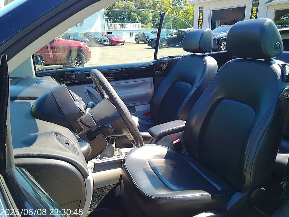 2005 Volkswagen New Beetle - Image 13 of 20
