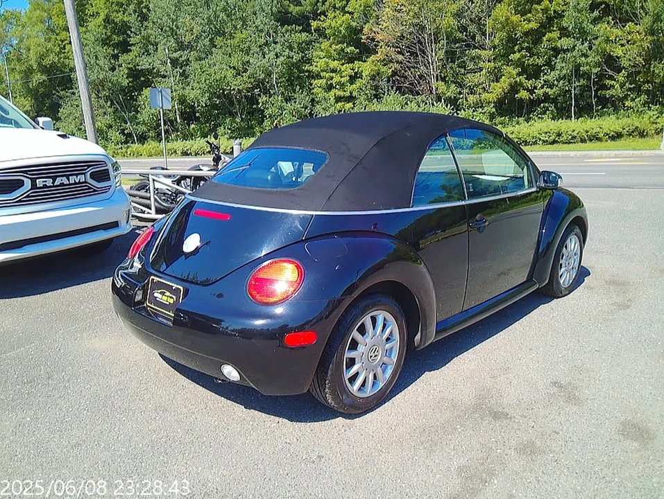 2005 Volkswagen New Beetle - Image 6 of 20