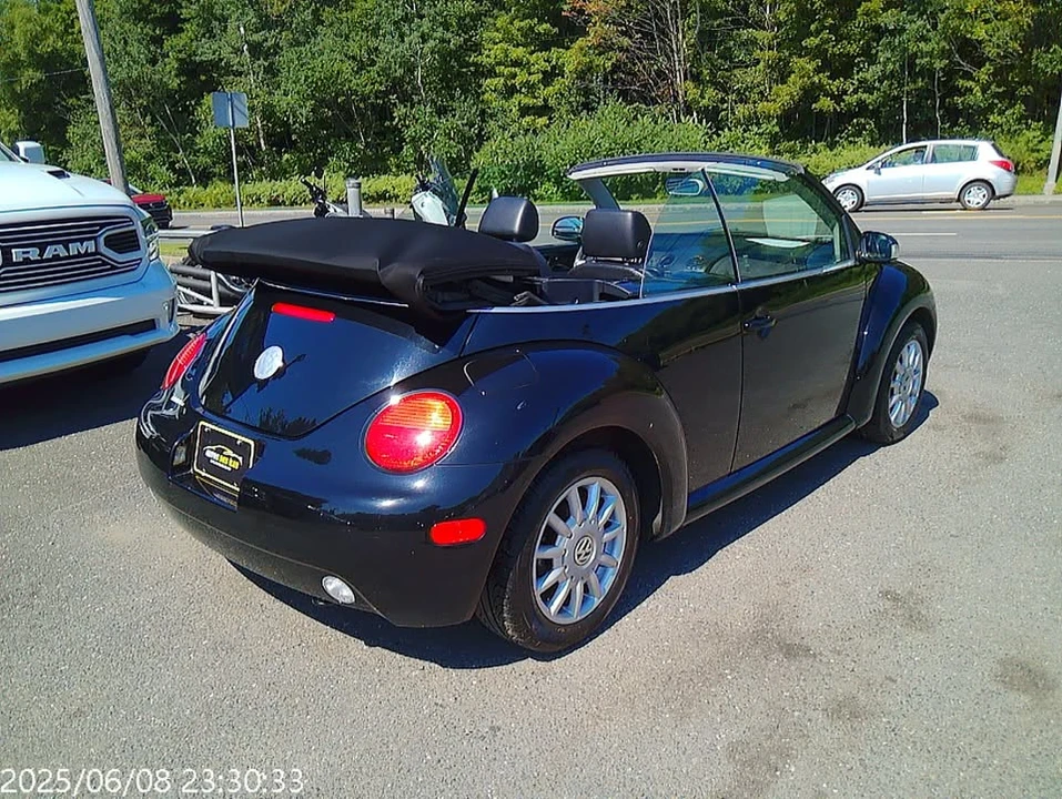 2005 Volkswagen New Beetle - Image 11 of 20