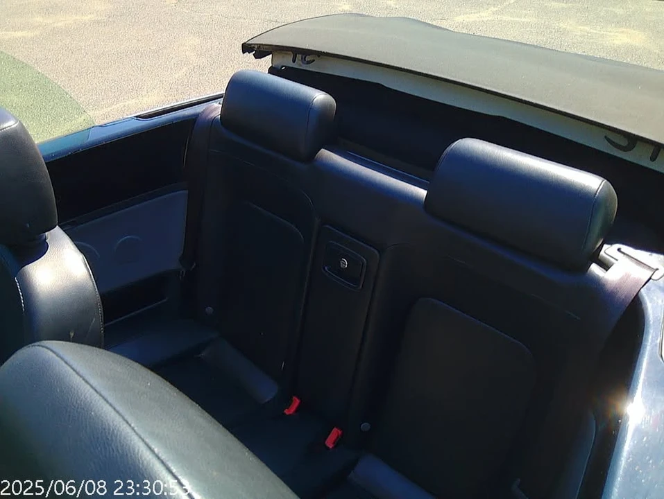 2005 Volkswagen New Beetle - Image 14 of 20