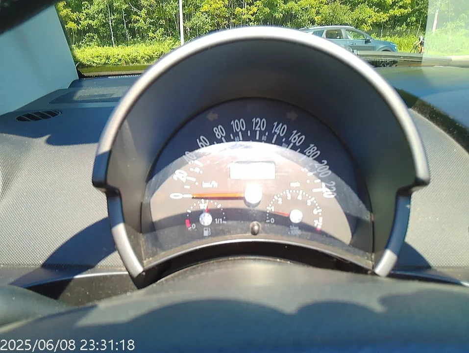 2005 Volkswagen New Beetle - Image 19 of 20