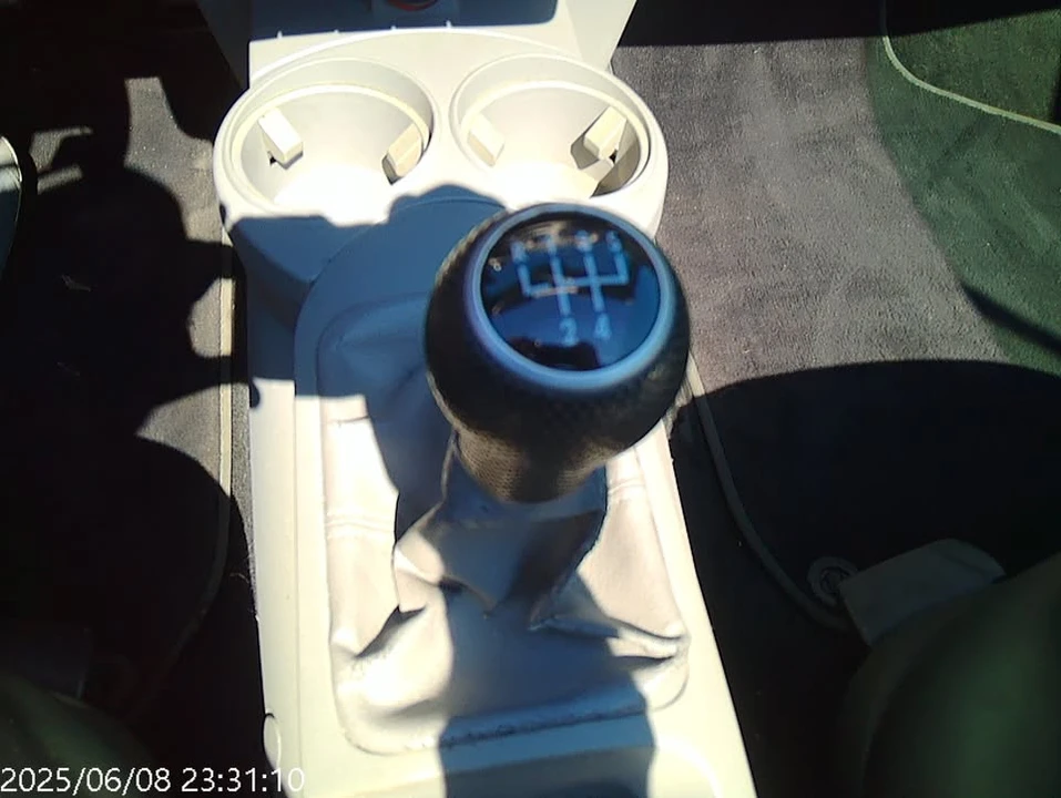 2005 Volkswagen New Beetle - Image 15 of 20
