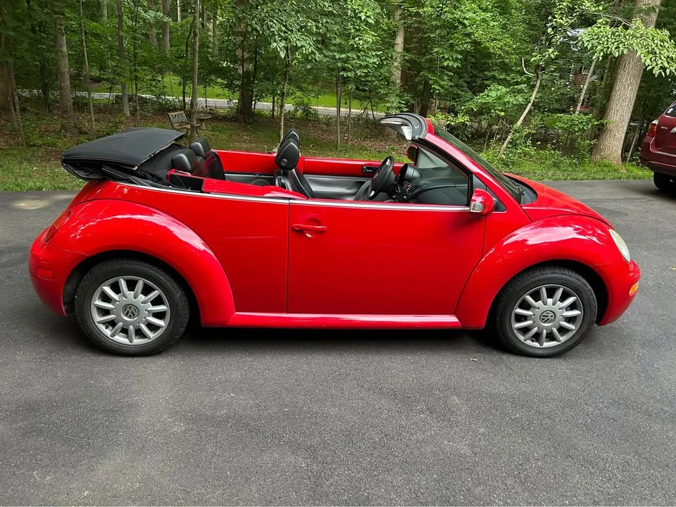 2005 Volkswagen New Beetle - Image 5 of 9