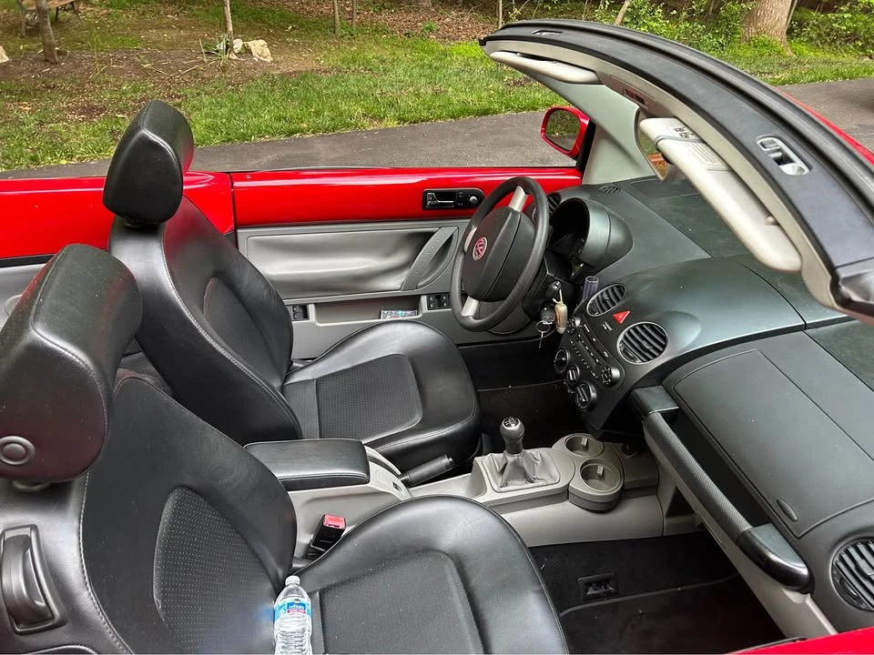 2005 Volkswagen New Beetle - Image 7 of 9