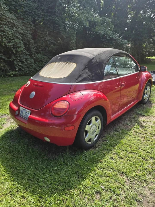 2005 Volkswagen New Beetle - Image 3 of 6
