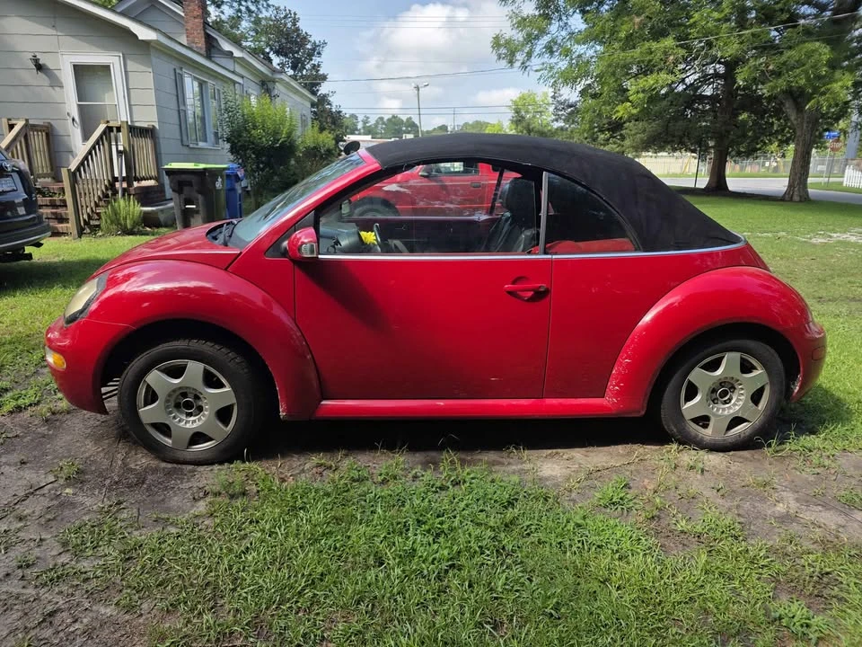 2005 Volkswagen New Beetle - Image 2 of 6