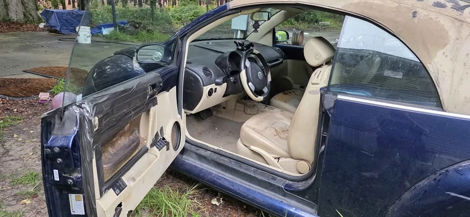 2005 Volkswagen New Beetle - Image 8 of 9