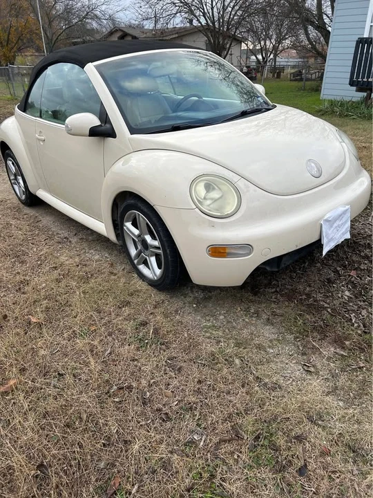 2005 Volkswagen New Beetle - Image 2 of 12