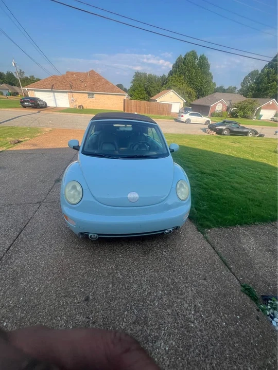 2005 Volkswagen New Beetle - Image 2 of 3