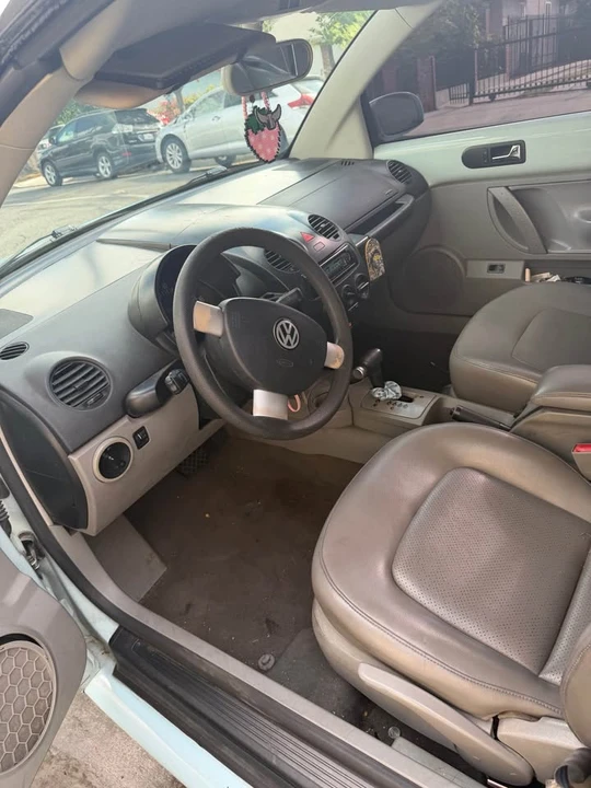 2005 Volkswagen New Beetle - Image 9 of 19