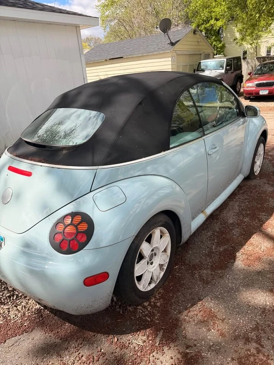 2005 Volkswagen New Beetle - Image 5 of 8
