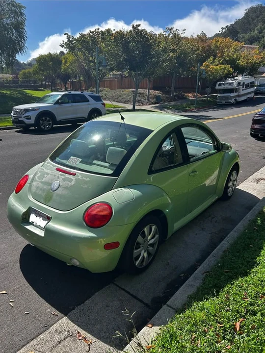 2005 Volkswagen New Beetle - Image 2 of 5