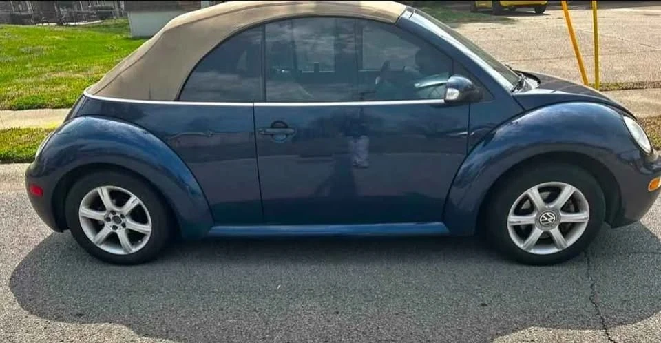 2005 Volkswagen New Beetle - Image 2 of 3