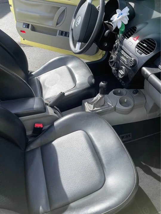2005 Volkswagen New Beetle - Image 10 of 17