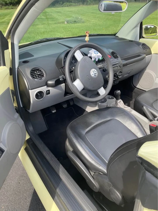 2005 Volkswagen New Beetle - Image 12 of 17