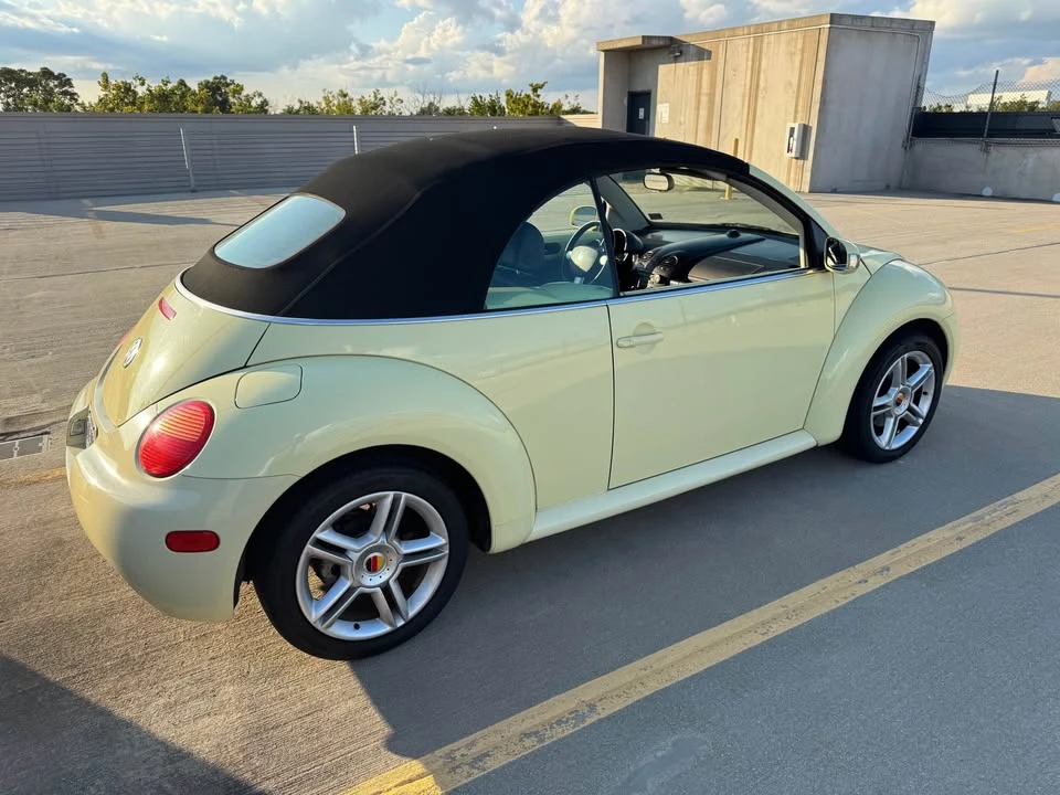 2005 Volkswagen New Beetle - Image 2 of 8