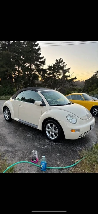 2005 Volkswagen New Beetle - Image 2 of 3