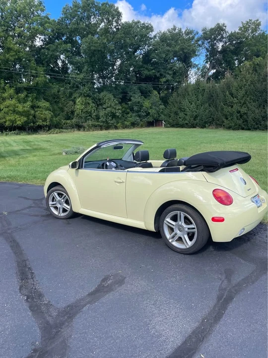 2005 Volkswagen New Beetle - Image 16 of 17